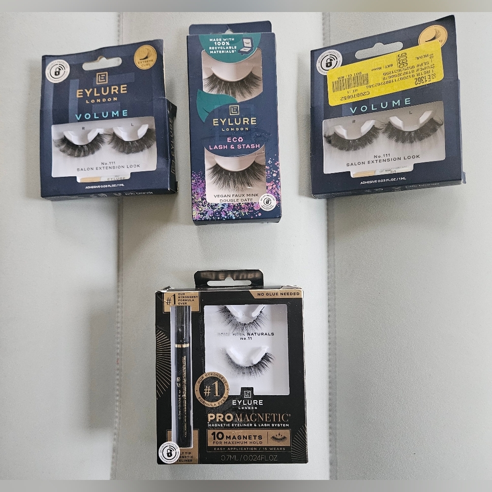4 PACKS OF EYELASHES